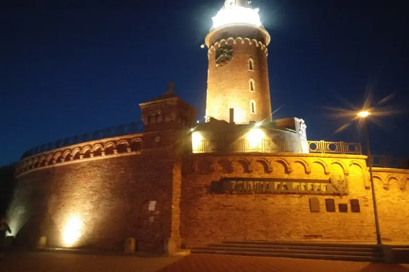Latarnia morska w Kołobrzegu nocą